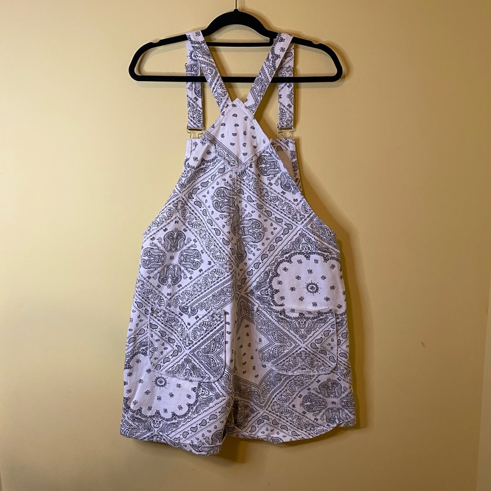 POL White and Gray Patterned Overalls - Picture 10 of 12